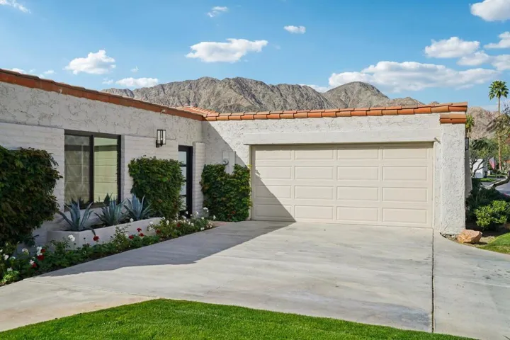 3-web-or-mls-Lago Dr-L0702-003