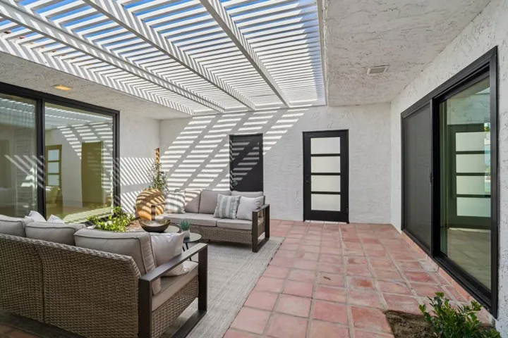 45-web-or-mls-Lago Dr-L0702-045