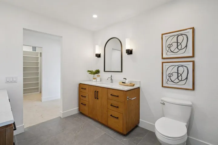 42-web-or-mls-Lago Dr-L0702-042