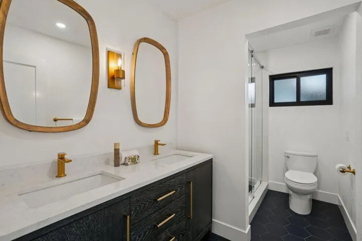 22-web-or-mls-Lago Dr-L0702-022