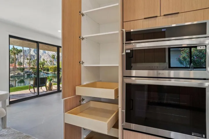 20-web-or-mls-Lago Dr-L0702-020