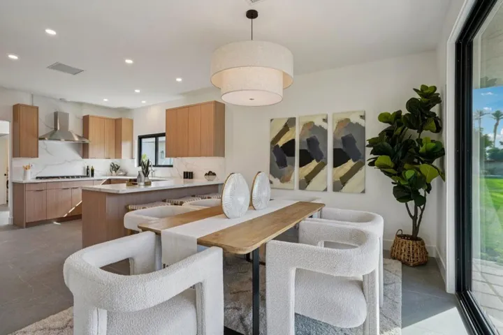 11-web-or-mls-Lago Dr-L0702-011