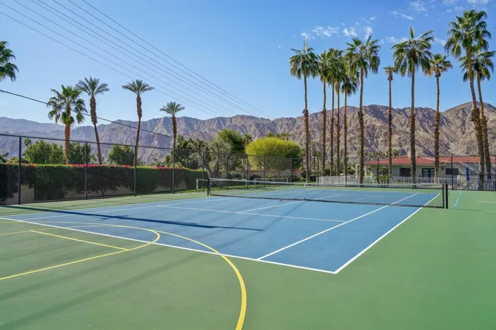 64-web-or-mls-Lago Dr-0702-903