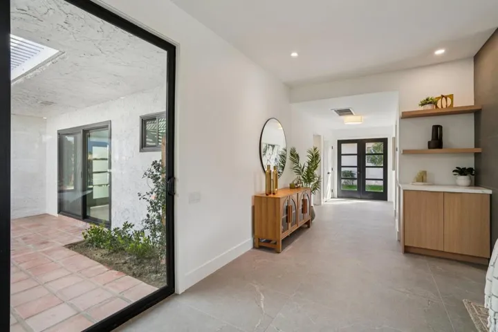 5-web-or-mls-Lago Dr-L0702-005