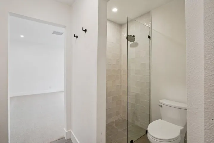 33-web-or-mls-Lago Dr-L0702-033