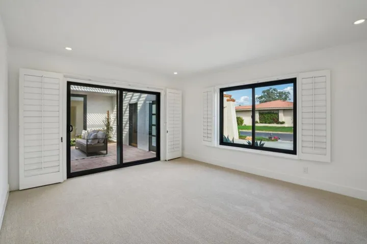 24-web-or-mls-Lago Dr-L0702-024