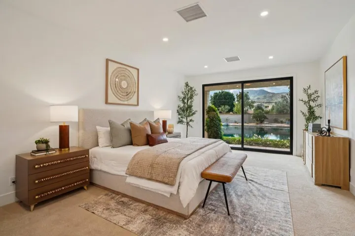 35-web-or-mls-Lago Dr-L0702-035