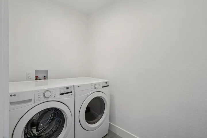 28-web-or-mls-Lago Dr-L0702-028