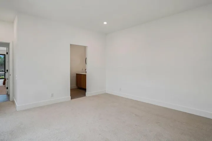 31-web-or-mls-Lago Dr-L0702-031