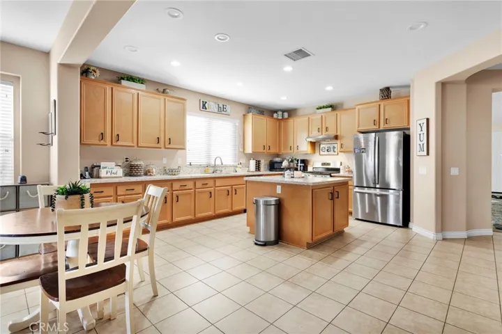 13252 Placentia, Hesperia, California 92344