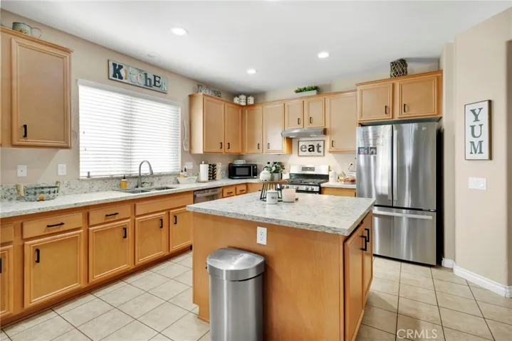 13252 Placentia, Hesperia, California 92344