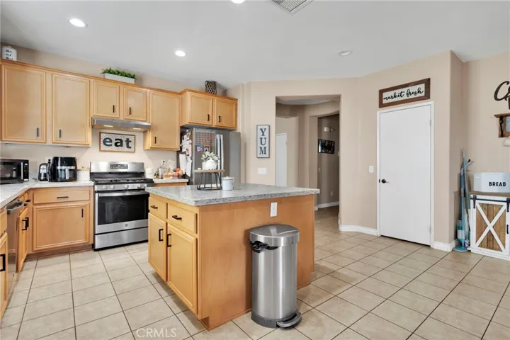13252 Placentia, Hesperia, California 92344