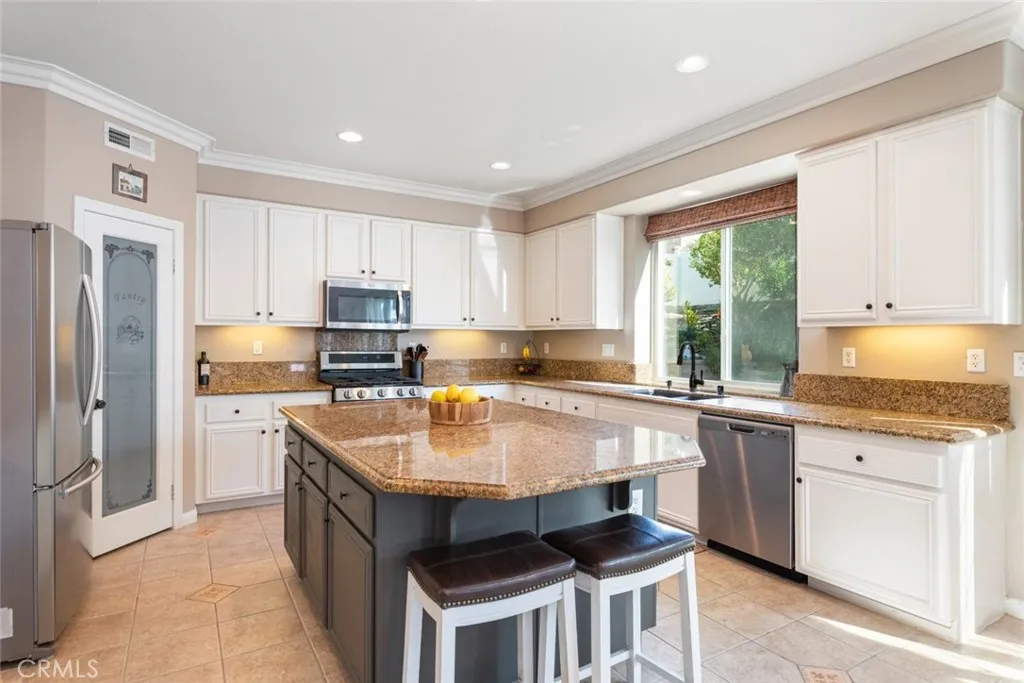 43353 Dodaro, Temecula, California 92592 home-pic-16