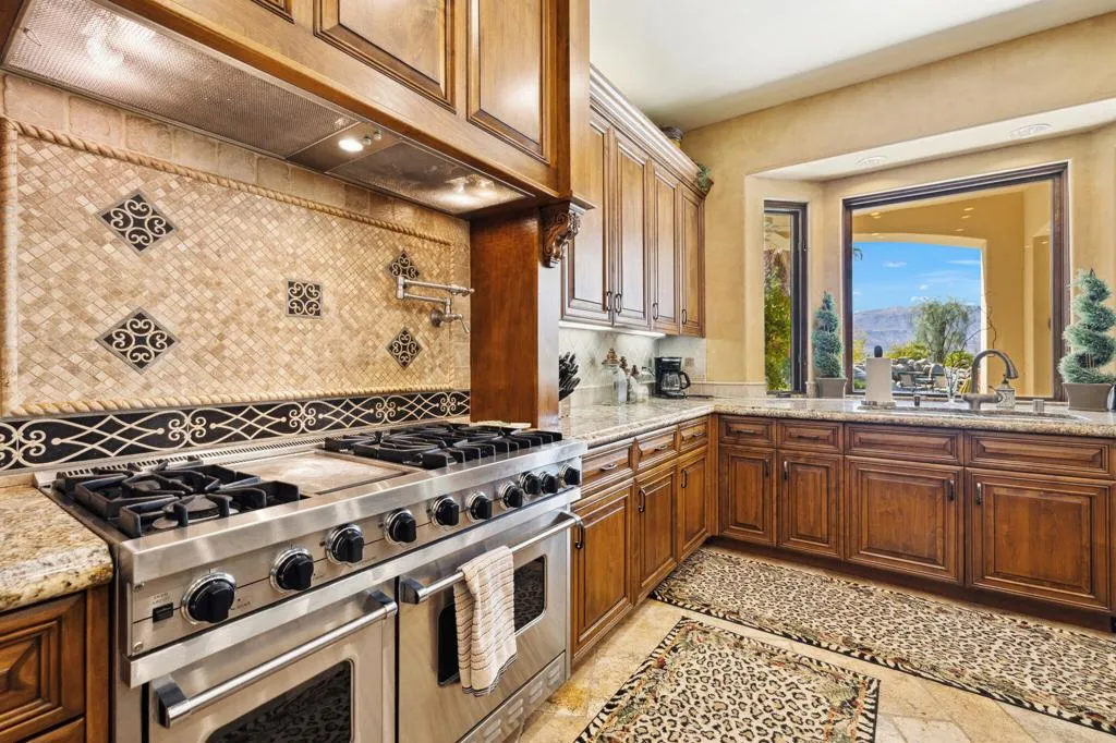 4 Terra Vista Court, Rancho Mirage, California 92270 home-pic-42
