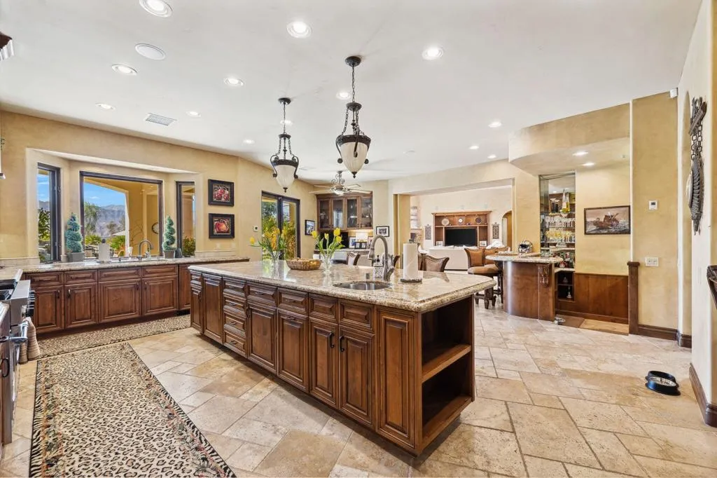 4 Terra Vista Court, Rancho Mirage, California 92270 home-pic-40
