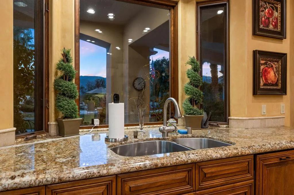 4 Terra Vista Court, Rancho Mirage, California 92270 home-pic-39
