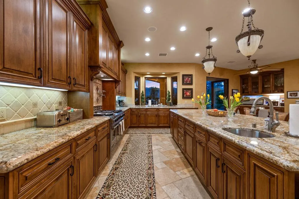 4 Terra Vista Court, Rancho Mirage, California 92270 home-pic-38