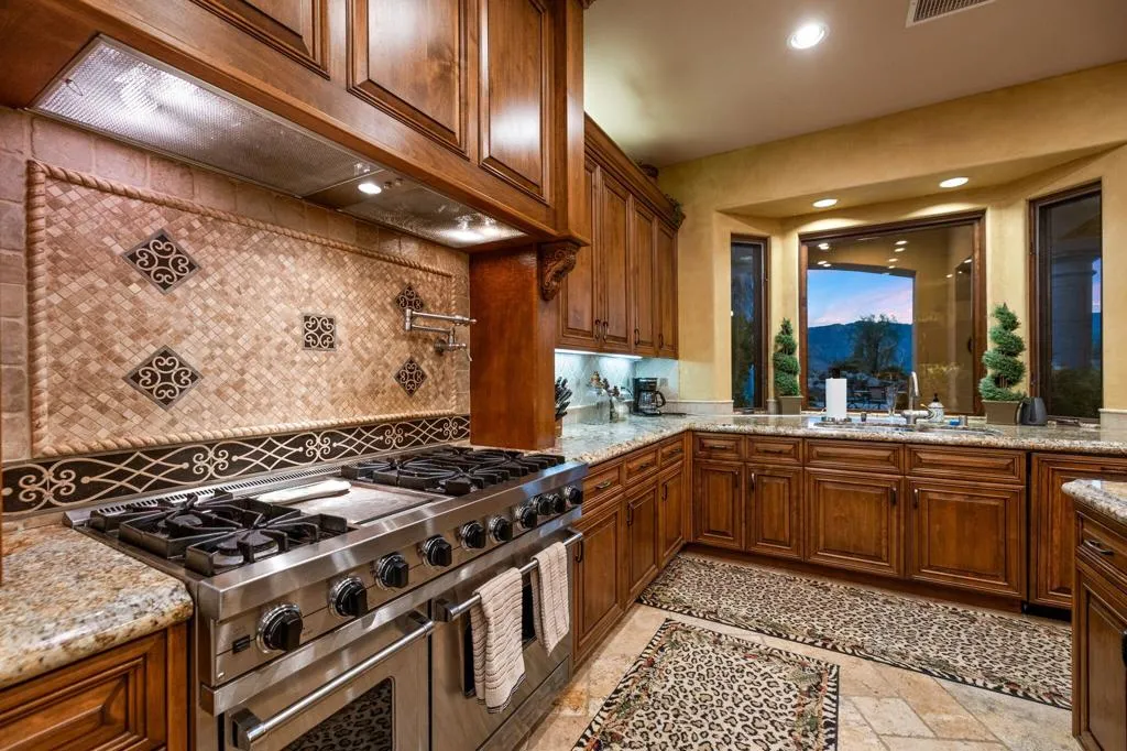 4 Terra Vista Court, Rancho Mirage, California 92270 home-pic-37