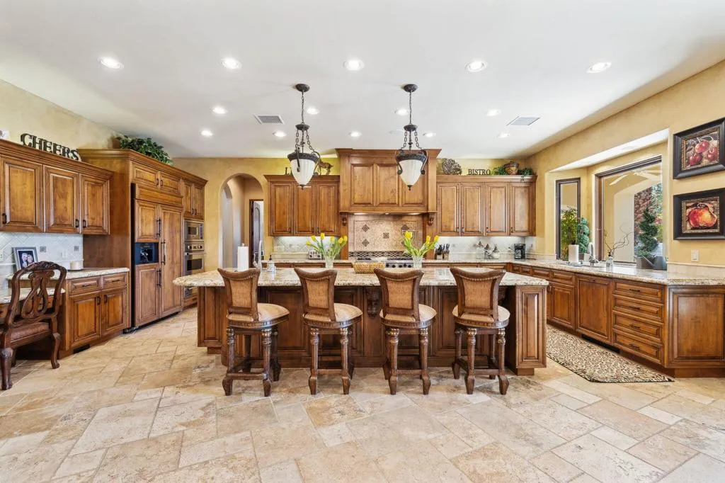 4 Terra Vista Court, Rancho Mirage, California 92270 home-pic-41