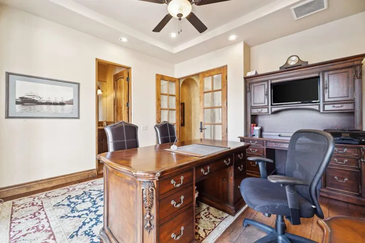 Guest suite (office)