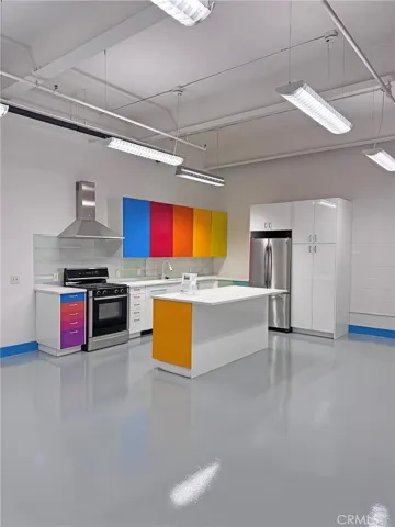 Refrigerator is included