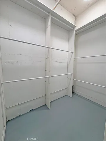Walk-in-closet