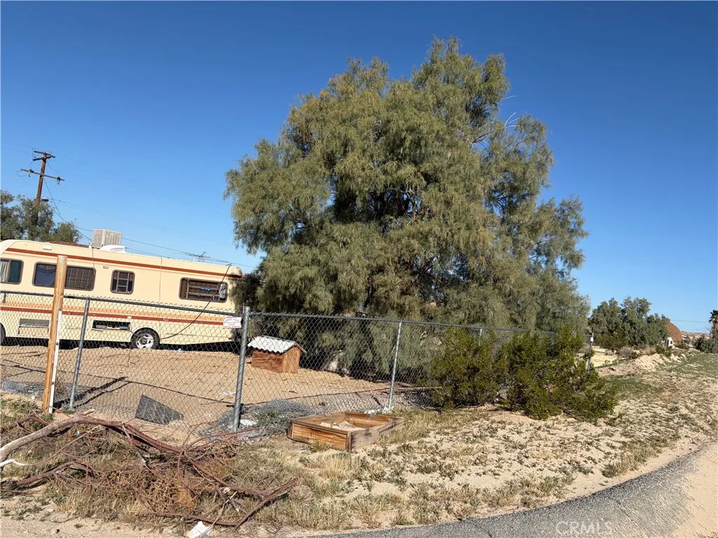 72898 Old Dale Road, 29 Palms, California 92277 home-pic-12