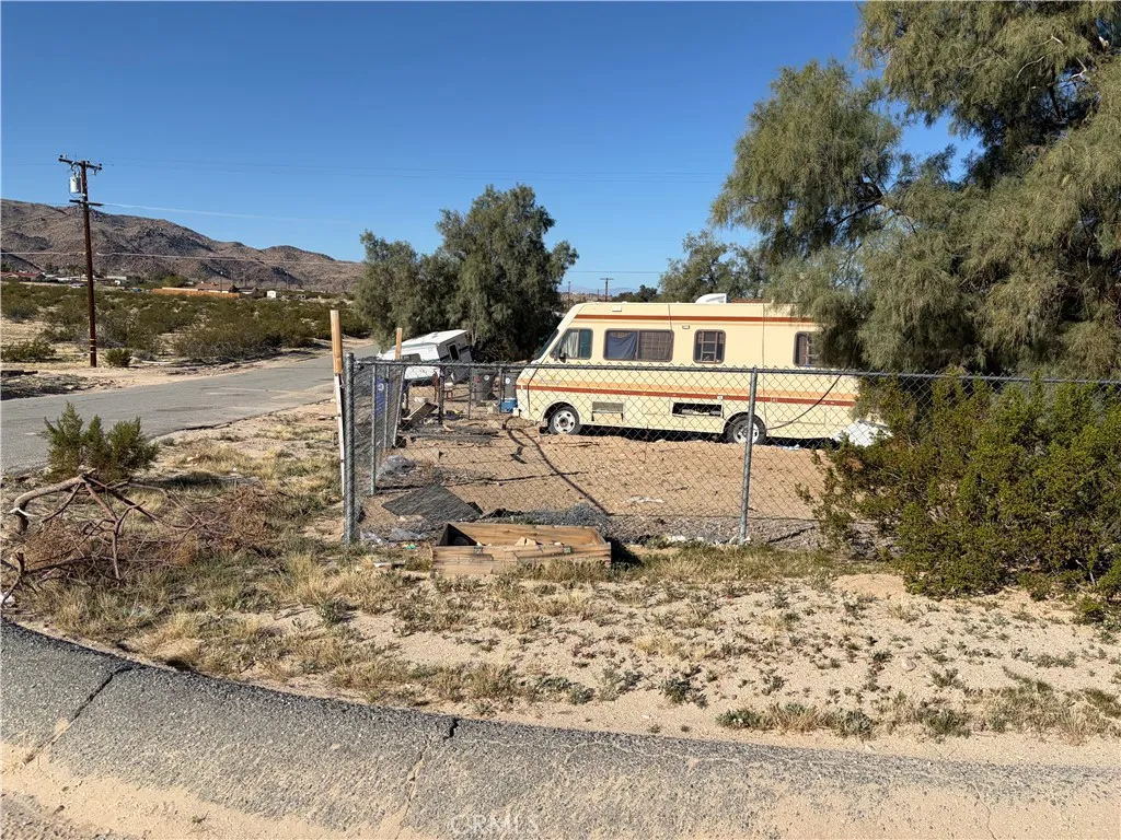 72898 Old Dale Road, 29 Palms, California 92277 home-pic-14