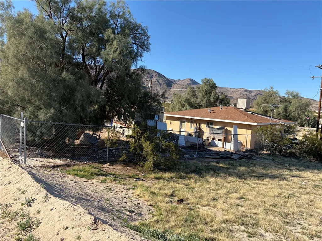 72898 Old Dale Road, 29 Palms, California 92277 home-pic-1