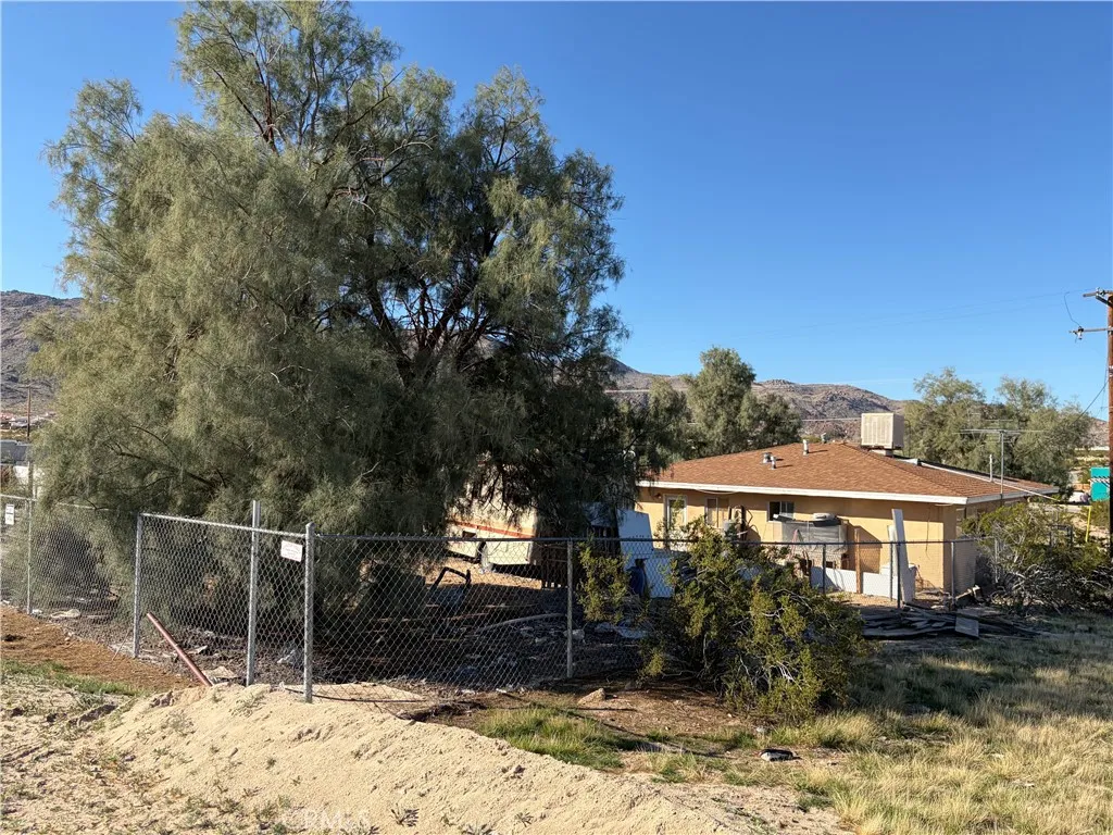 72898 Old Dale Road, 29 Palms, California 92277 home-pic-17