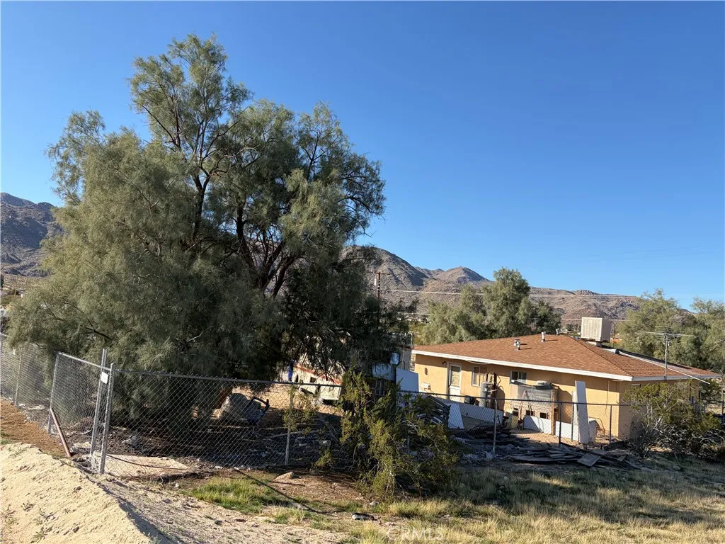 72898 Old Dale Road, 29 Palms, California 92277 home-pic-16