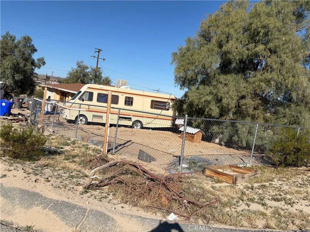 72898 Old Dale Road, 29 Palms, California 92277 home-pic-10