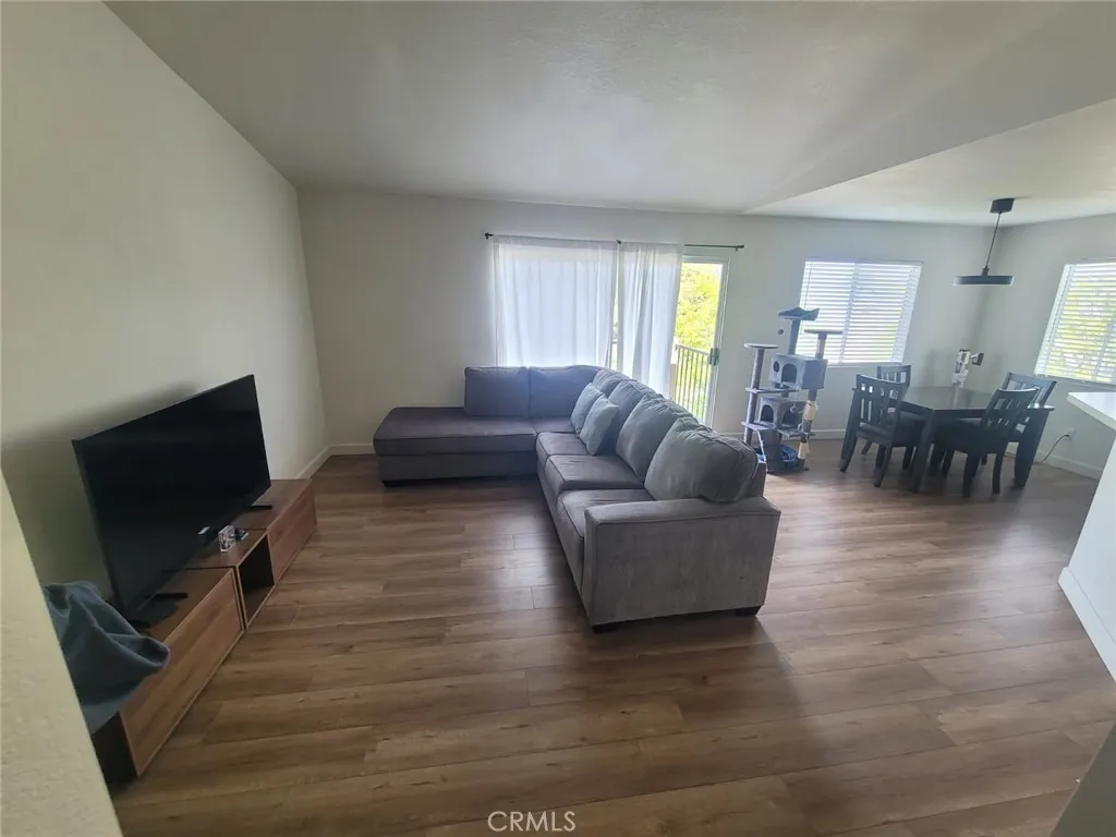 2588 Avd Del, Corona, California 92882 home-pic-2