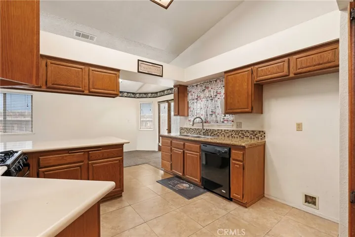 2204 Kelso Peak, Bakersfield, California 93304
