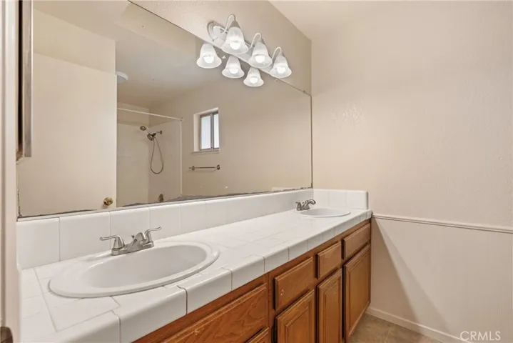 2204 Kelso Peak, Bakersfield, California 93304
