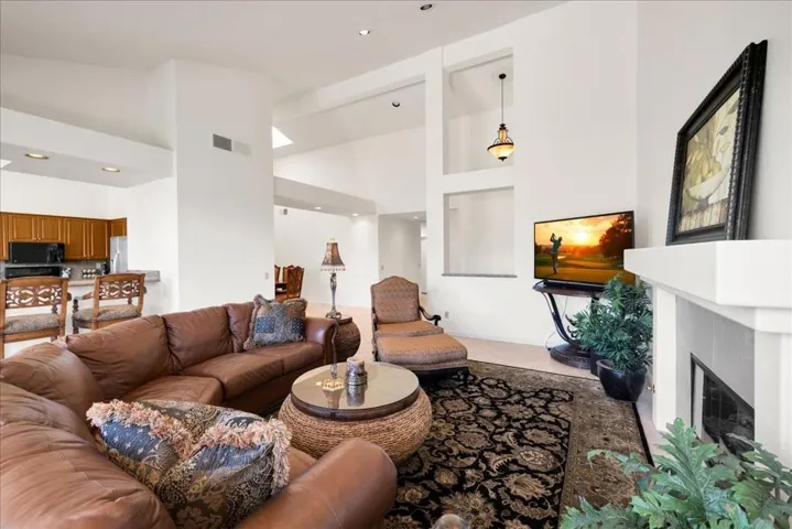 38640 Nasturtium - Great Rm Living Rm