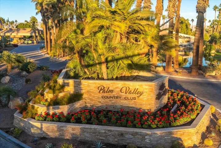 Palm Valley  CC - Front Entrance SIgn