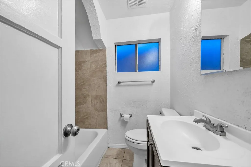 14357 Herron Street, Sylmar, California 91342 home-pic-20
