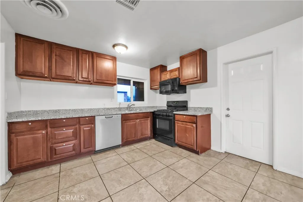 14357 Herron Street, Sylmar, California 91342 home-pic-9