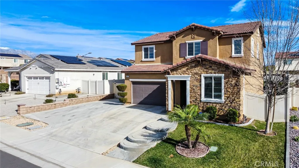 14216 Tuscany Place, Beaumont, California 92223 home-pic-2