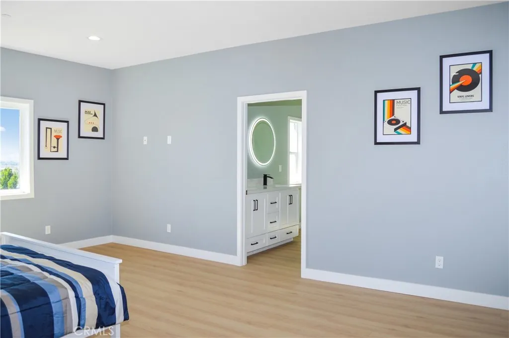 Unit 1 - Spacious Main Bedroom Suite with Walk-in Closet, En Suite Bath & Views