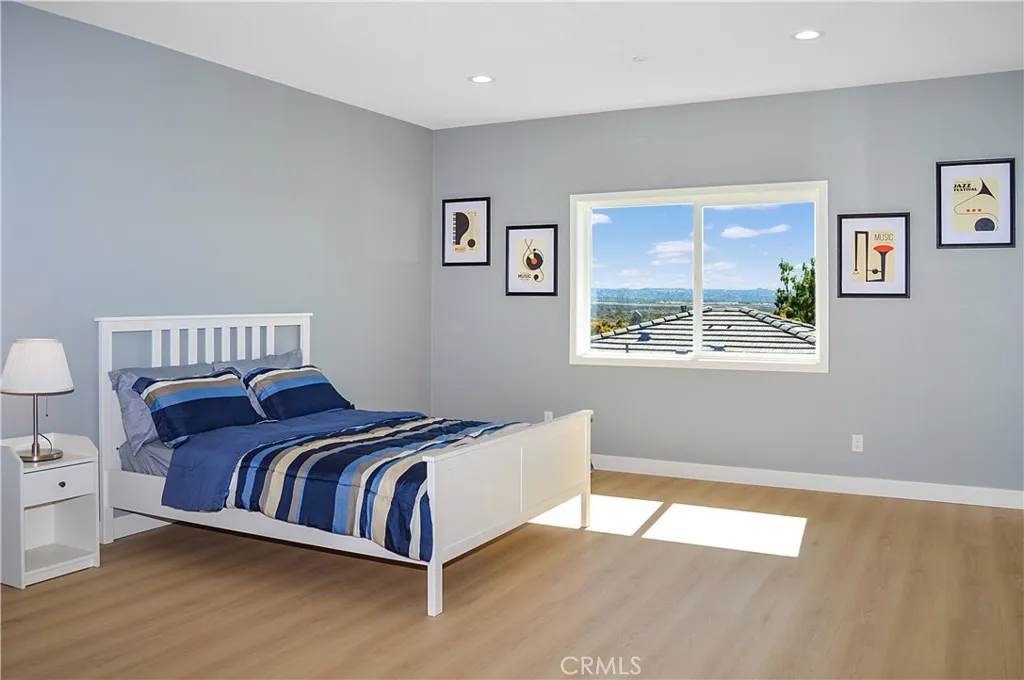 Unit 1 - Spacious Main Bedroom Suite with Walk-in Closet, En Suite Bath & Views