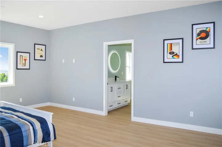 Unit 1 - Spacious Main Bedroom Suite with Walk-in Closet, En Suite Bath & Views