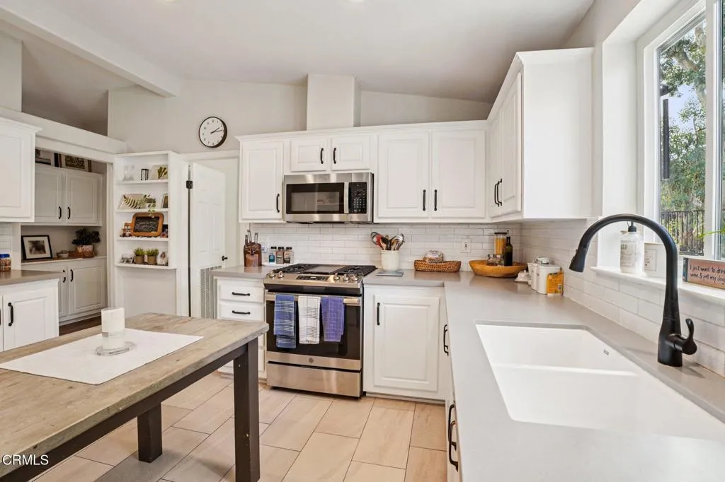 177 Little John Court, Westlake Village, California 91361 home-pic-23