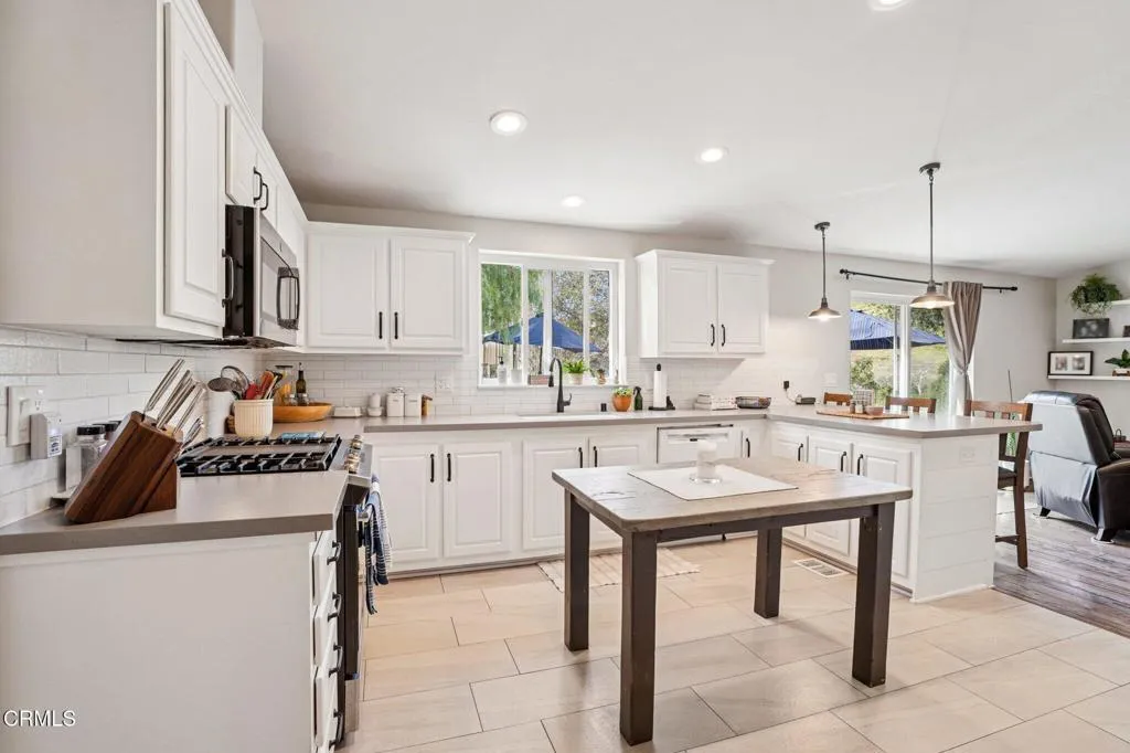177 Little John Court, Westlake Village, California 91361 home-pic-25
