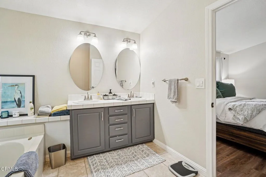 177 Little John Court, Westlake Village, California 91361 home-pic-16