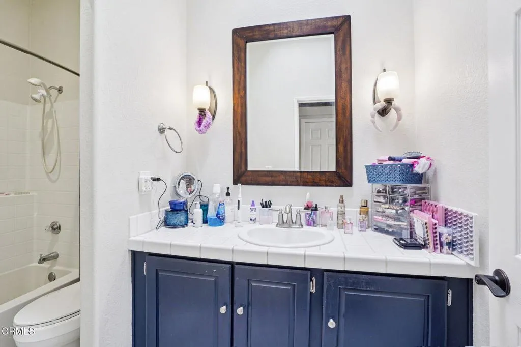 177 Little John Court, Westlake Village, California 91361 home-pic-19