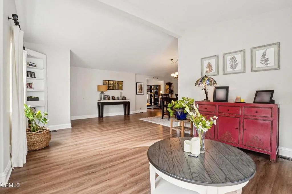 177 Little John Court, Westlake Village, California 91361 home-pic-6