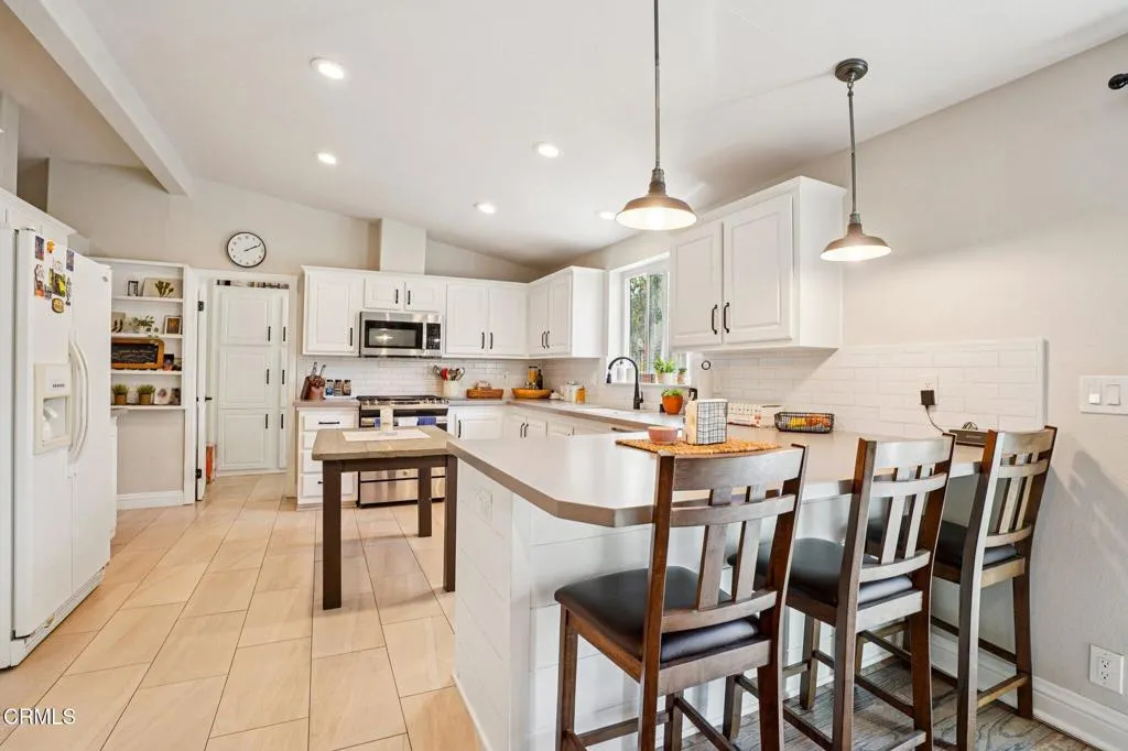 177 Little John Court, Westlake Village, California 91361 home-pic-22