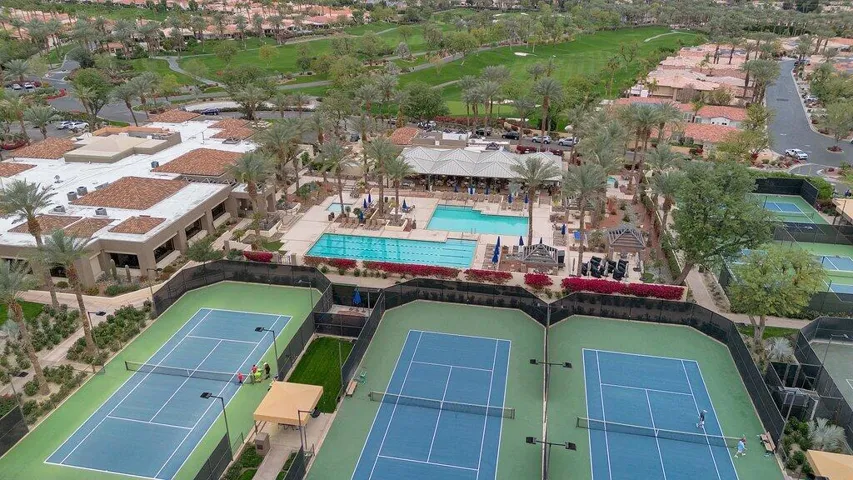tennis courts/pickle ball